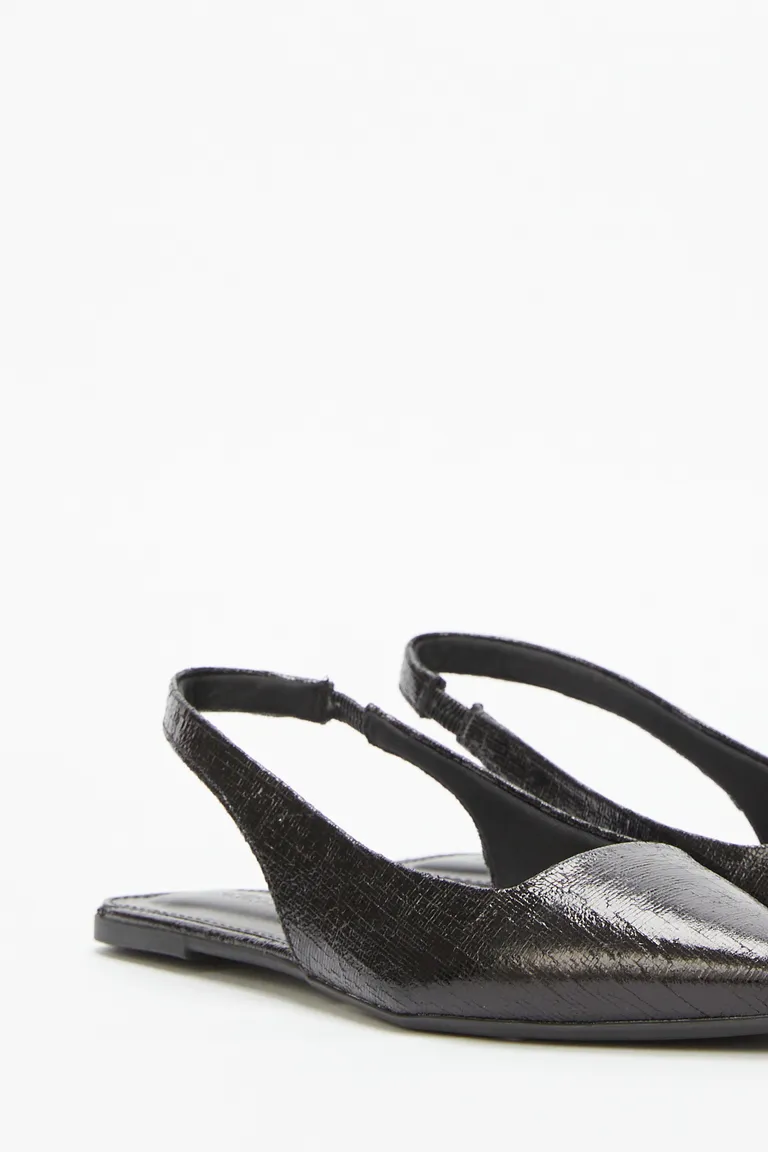 Sandalias negras planas de diseño moderno y minimalista para mujer de Akiabara en Sandalias para argentina