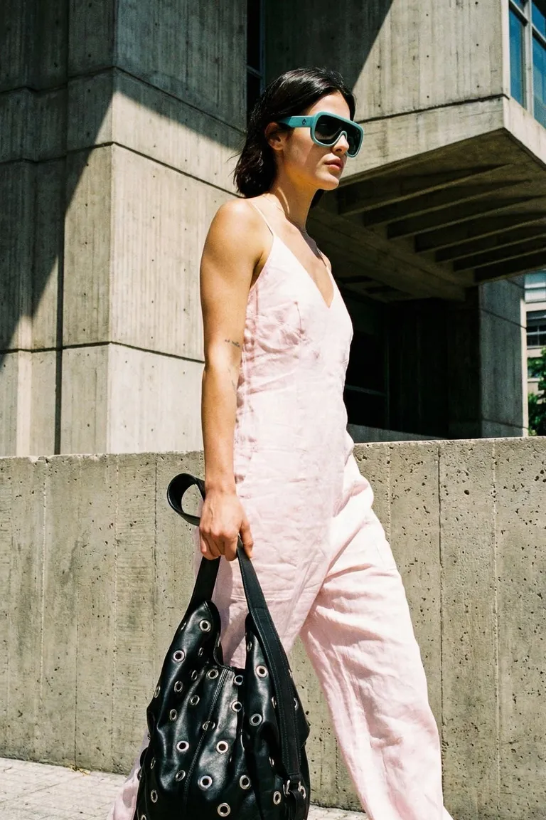 Vestido largo femenino en tono rosa pastel con detalles en el diseño de Maria Cher en Vestidos para argentina