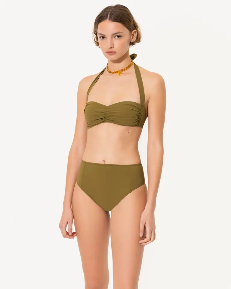 Bikini de tiro alto con corpiño de tiras en un diseño moderno y sofisticado de Jazmin Chebar en Swimwear y Beachwear para argentina