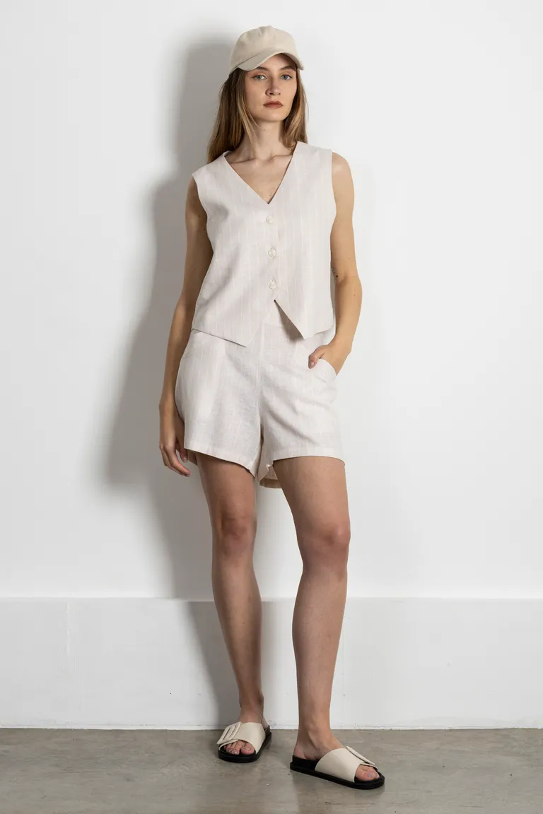 Mono blanco de corte recto y diseño moderno para un estilo elegante y casual de Kill en Monos para argentina