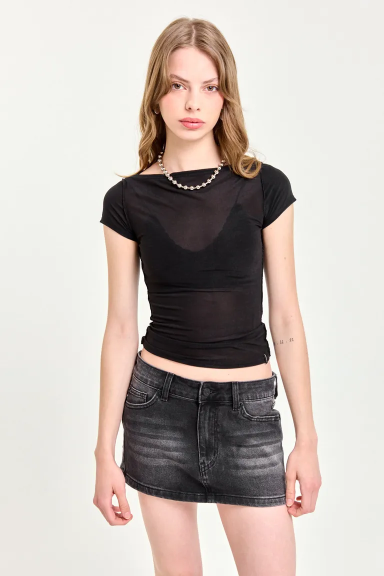 Remera de manga corta con escote bote en crepe de punto liviano de 47 Street en Remeras para argentina