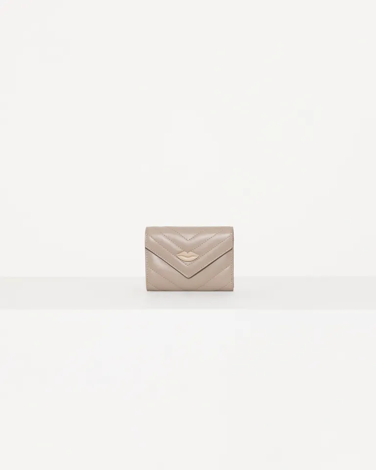 Billetera de cuero matelaseada con cierre magnético y diseño sofisticado de Jazmin Chebar en Billeteras y Monederos para argentina