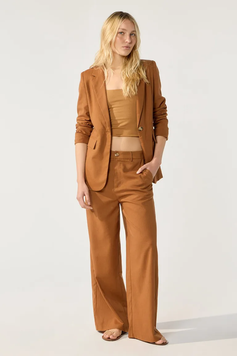 Pantalón de Lino de Corte Wide y Tiro Alto en Acabado Marrón de Cuesta Blanca en Pantalones para argentina