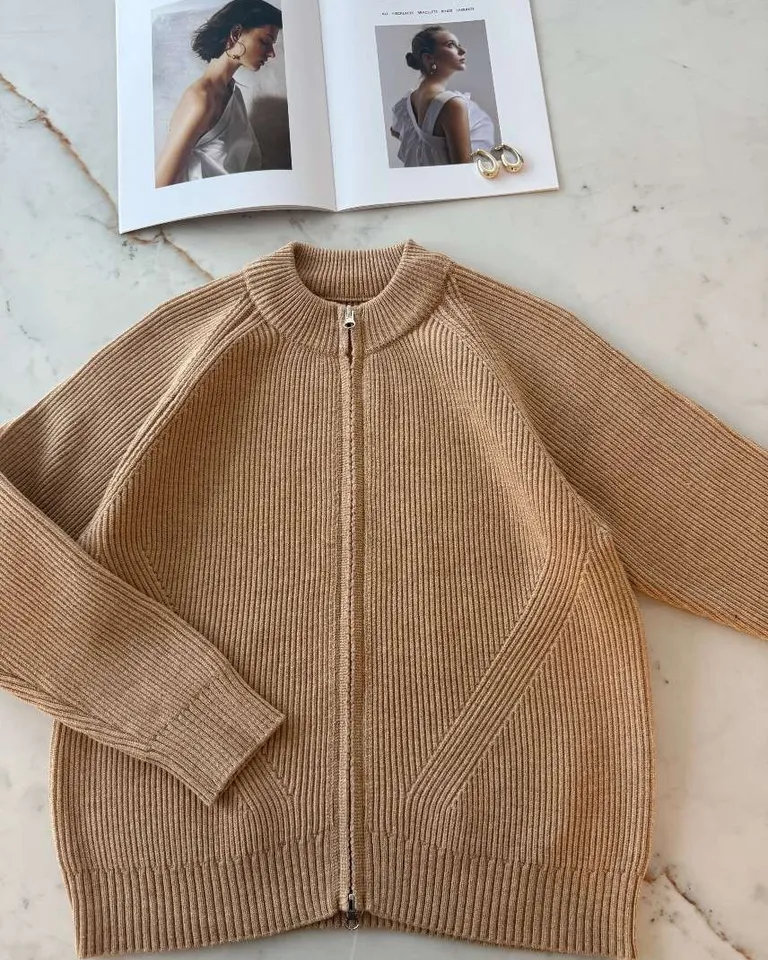 Chaqueta de punto acanalado reversible con cierre frontal y mangas ranglan de Hesed en Chaquetas para argentina