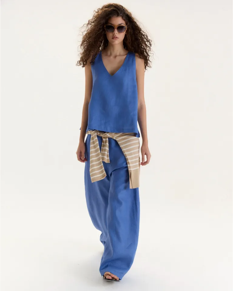 Suéter de lino de corte evasé con escote en V y breteles anchos de Blue Sheep en Tops para argentina