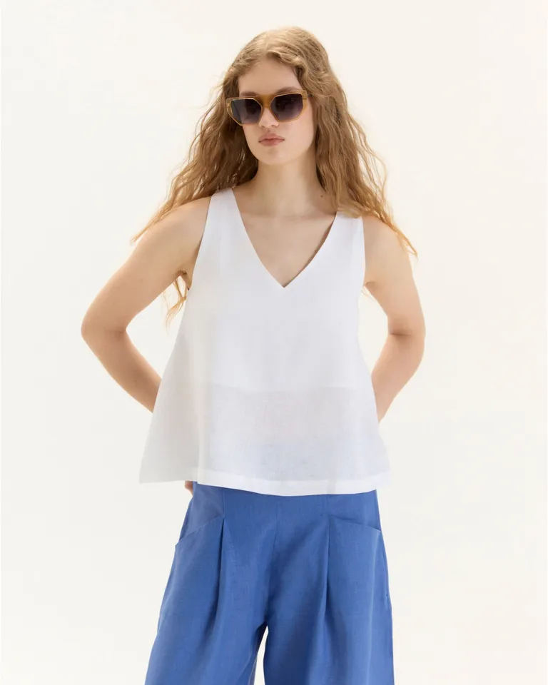 Suéter de lino de corte evasé con escote en V y breteles anchos de Blue Sheep en Tops para argentina