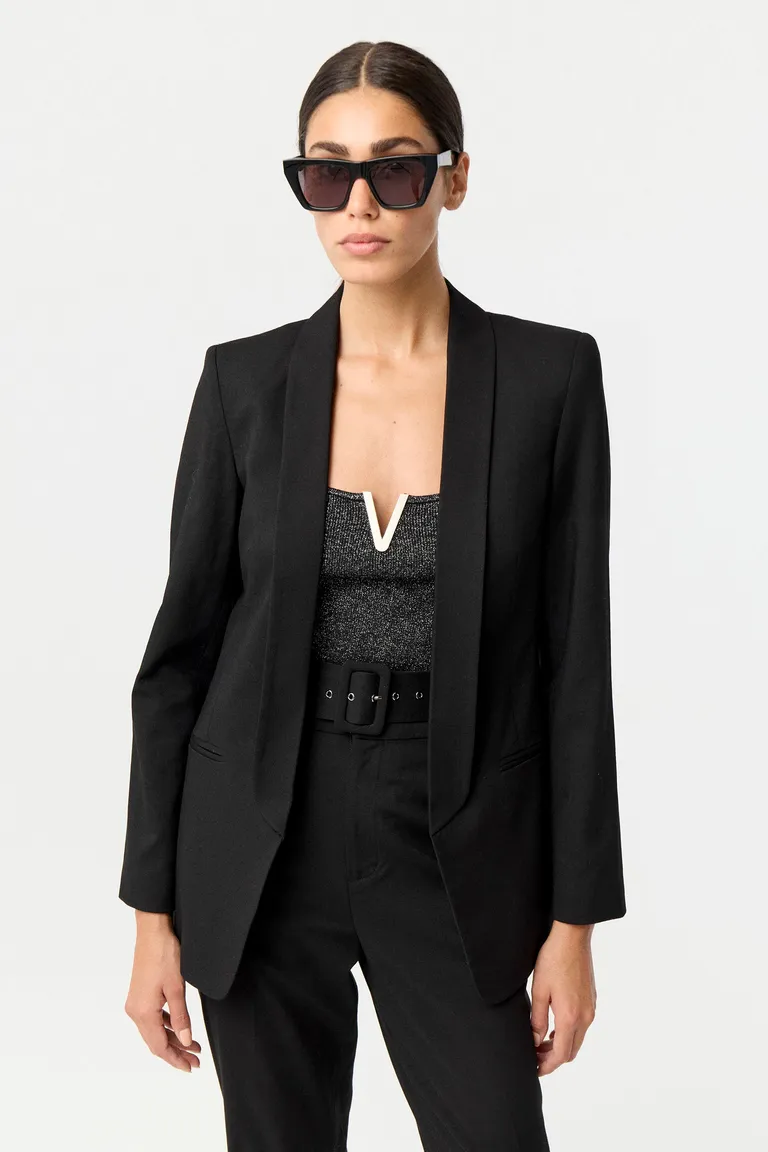Blazer sastrero largo con solapa tipo smoking y diseño de corte entallado de Markova en Blazers para argentina