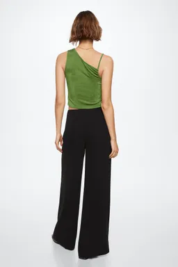 Top punto asimétrico de Mango en Tops para argentina