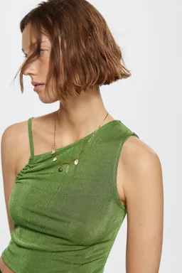 Top punto asimétrico de Mango en Tops para argentina