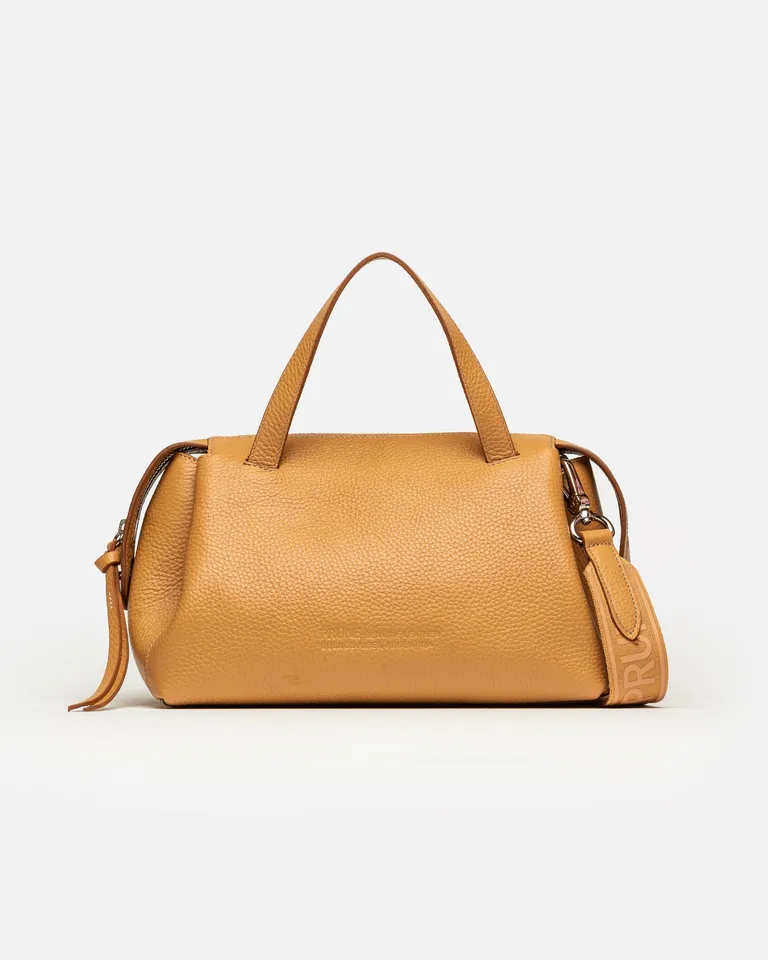 Cartera de mano resort en cuero graneado de diseño espacioso y práctico de Prüne en Bolsos y Carteras para argentina