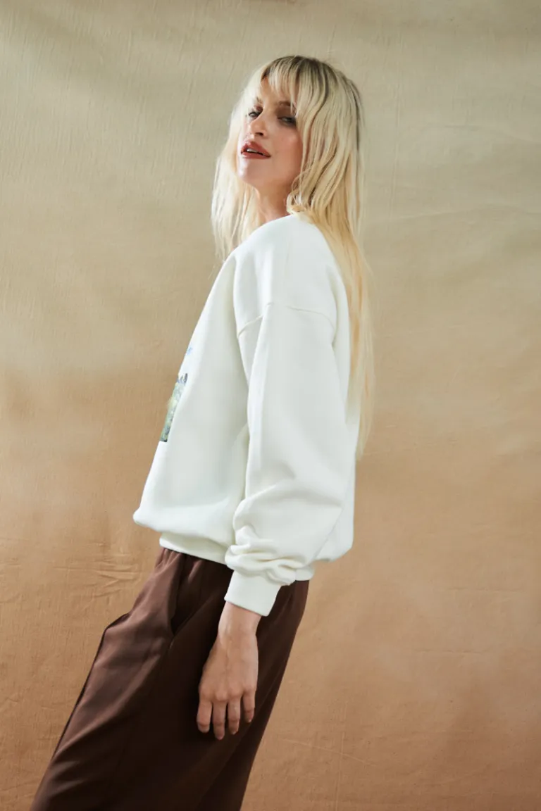 Buzo blanco con estampa retro para mujer de Apricot en Buzos y Sweaters para argentina