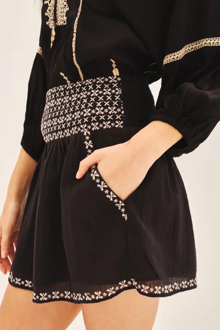 Falda corta bordada en algodón con punto smock en la cintura de Rapsodia en Faldas para argentina