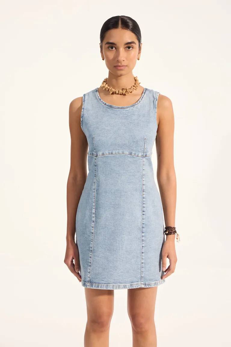 Vestido de denim elastizado de escote redondo y corte por encima de la rodilla de Portsaid en Vestidos para argentina