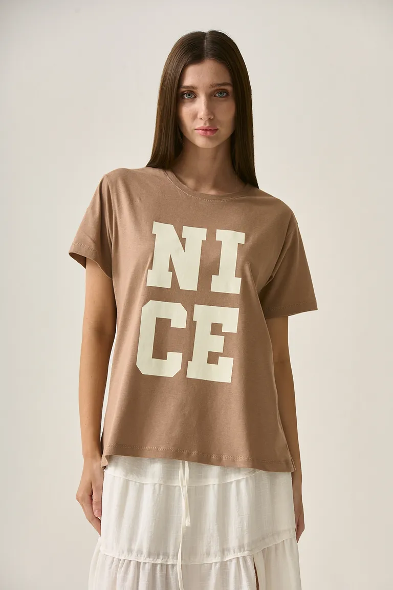 Remera con estampado gráfico en algodón suave y de diseño atemporal de Sweet en Remeras para argentina