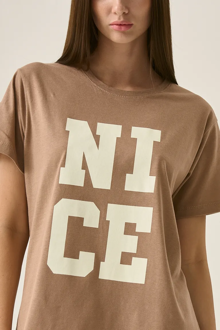 Remera con estampado gráfico en algodón suave y de diseño atemporal de Sweet en Remeras para argentina