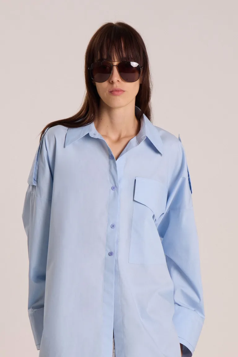Elegante camisa celeste de estilo jeanero para mujeres de Maria Cher en Camisas para argentina