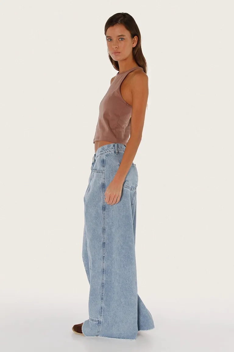 Musculosa de jersey elastizado en tono marrón con detalles sofisticados de Sofia Sarkany en Tops para argentina