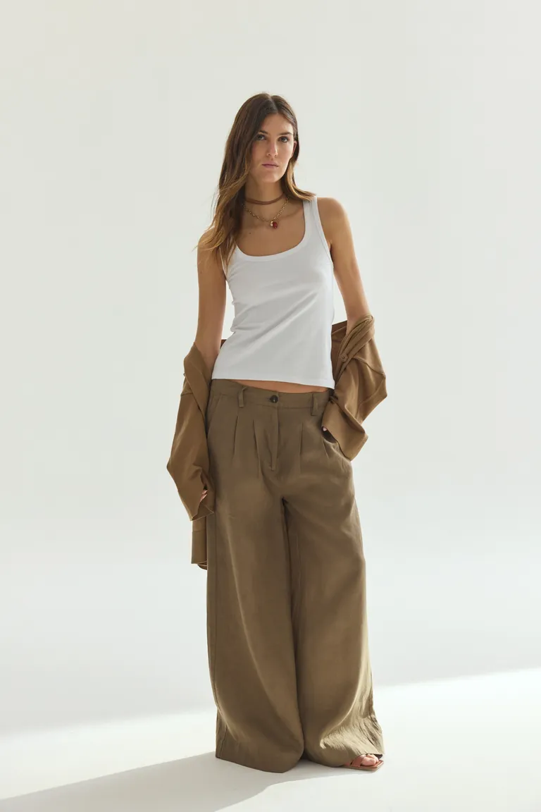 Musculosa blanca de corte cuadrado para mujer de Akiabara en Tops para argentina