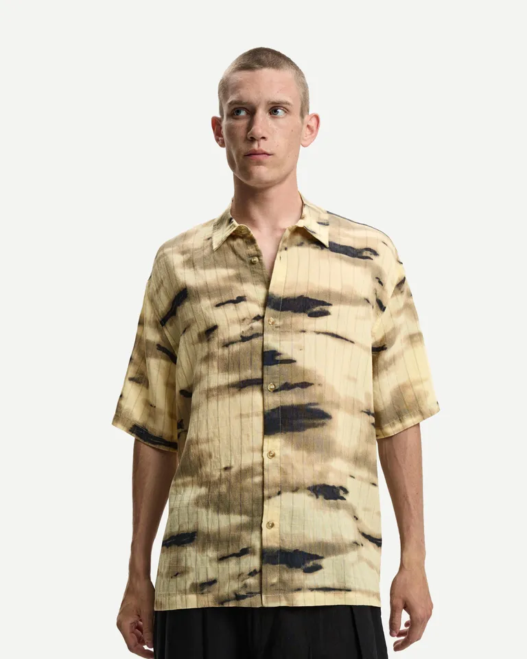 Camisa manga corta estampada de Bershka en Camisas para argentina