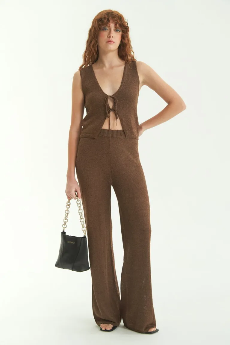 Pantalón de pierna ancha y cintura acinturada, diseño innovador y textura transpirable de Las Pepas en Pantalones para argentina