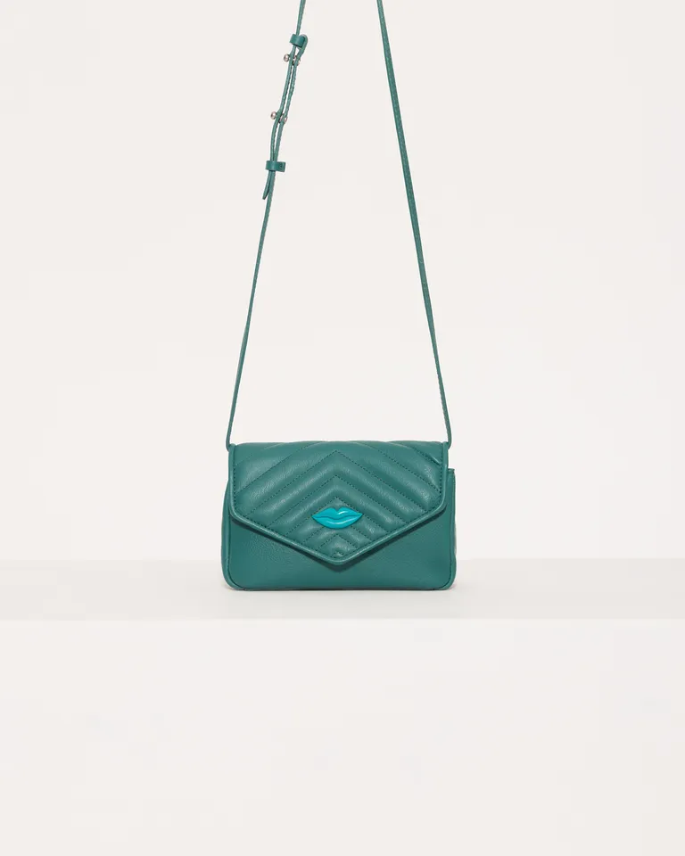 Bolso bandolera de cuero con detalles matelaseados y aplique de Jazmin Chebar en Bolsos y Carteras para argentina