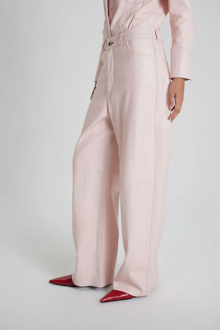 Pantalón de cuero rosa de corte recto y tiro medio para mujer de Maria Cher en Pantalones para argentina