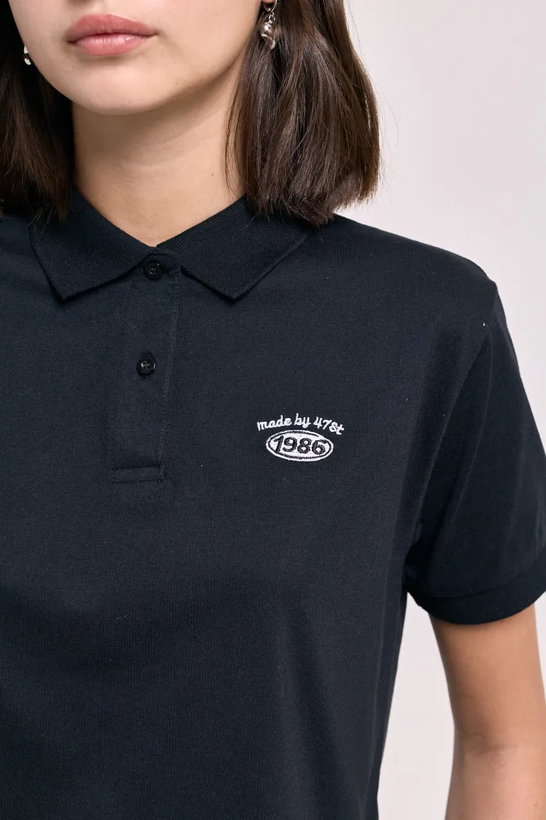 Chomba con cuello polo, manga corta y detalle de bordado en el pecho de 47 Street en Remeras para argentina