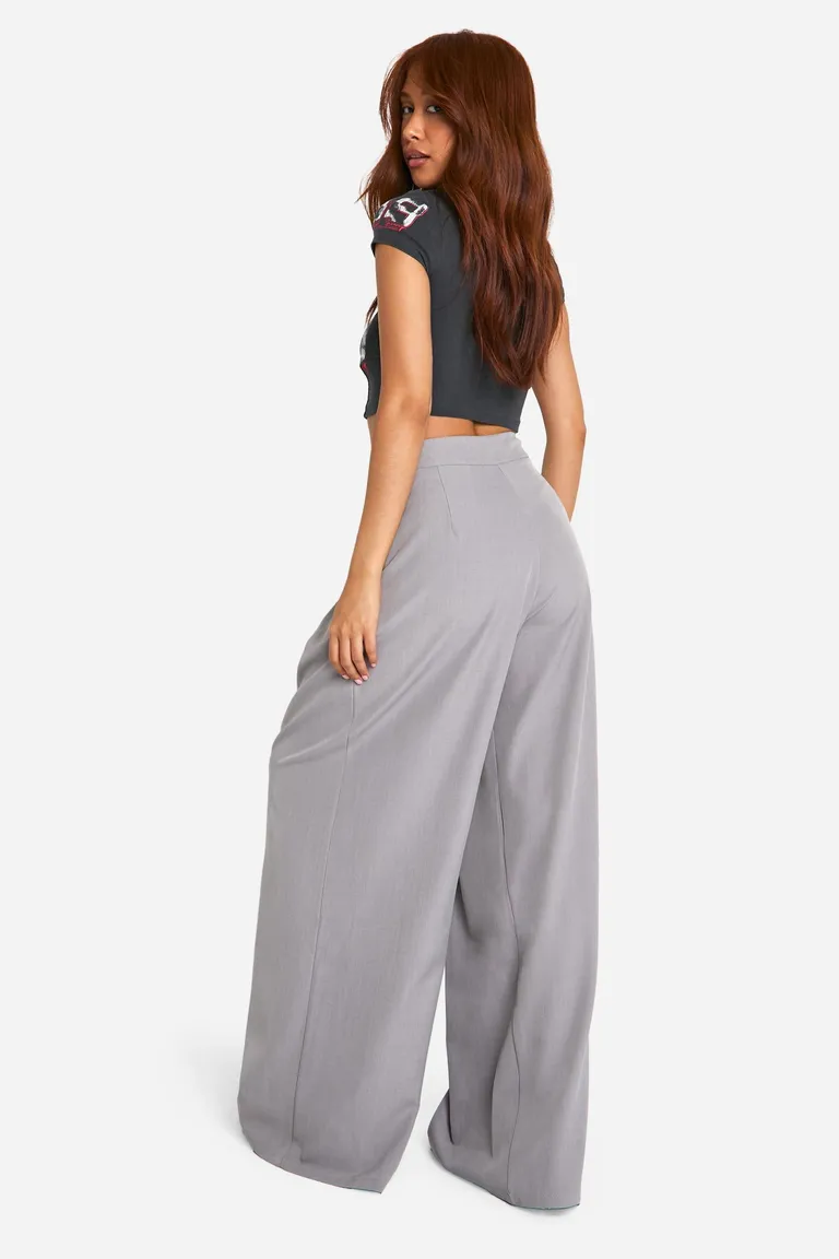 Pantalón sastrero ancho plisado de Boohoo en Pantalones para argentina