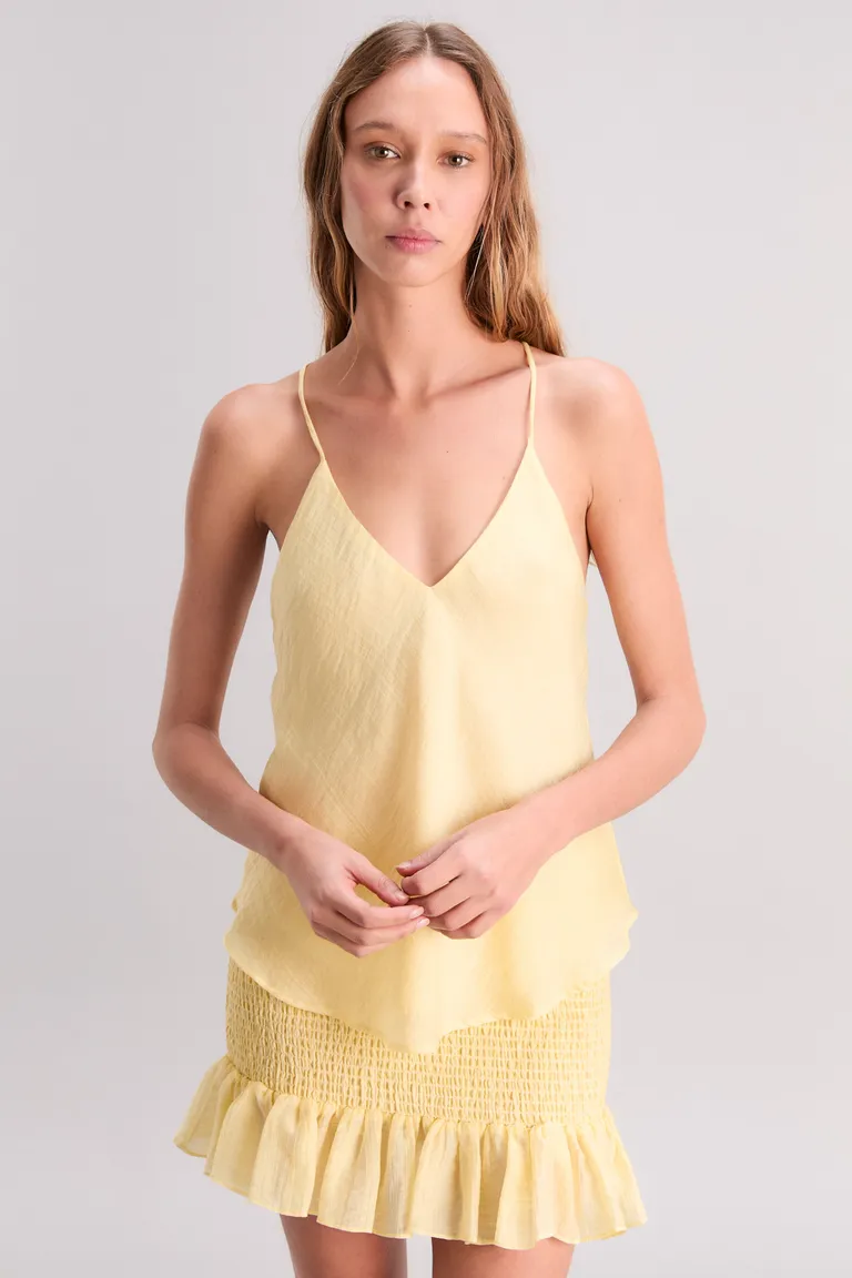 Top de gasa con tirantes ajustables en tono amarillo de Kosiuko en Tops para argentina