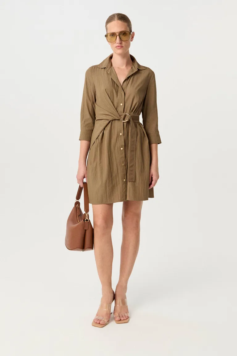 Vestido de saten wash con cinturón ajustable y mangas 3/4 para un look fresco y elegante de Markova en Vestidos para argentina