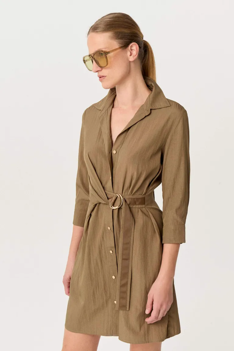 Vestido de saten wash con cinturón ajustable y mangas 3/4 para un look fresco y elegante de Markova en Vestidos para argentina