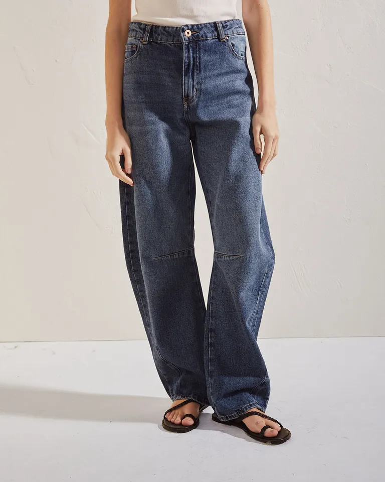 Pantalones de mezclilla de corte holgado con detalles de pinzas y recortes para un estilo relajado y moderno de Wanama en Pantalones para argentina