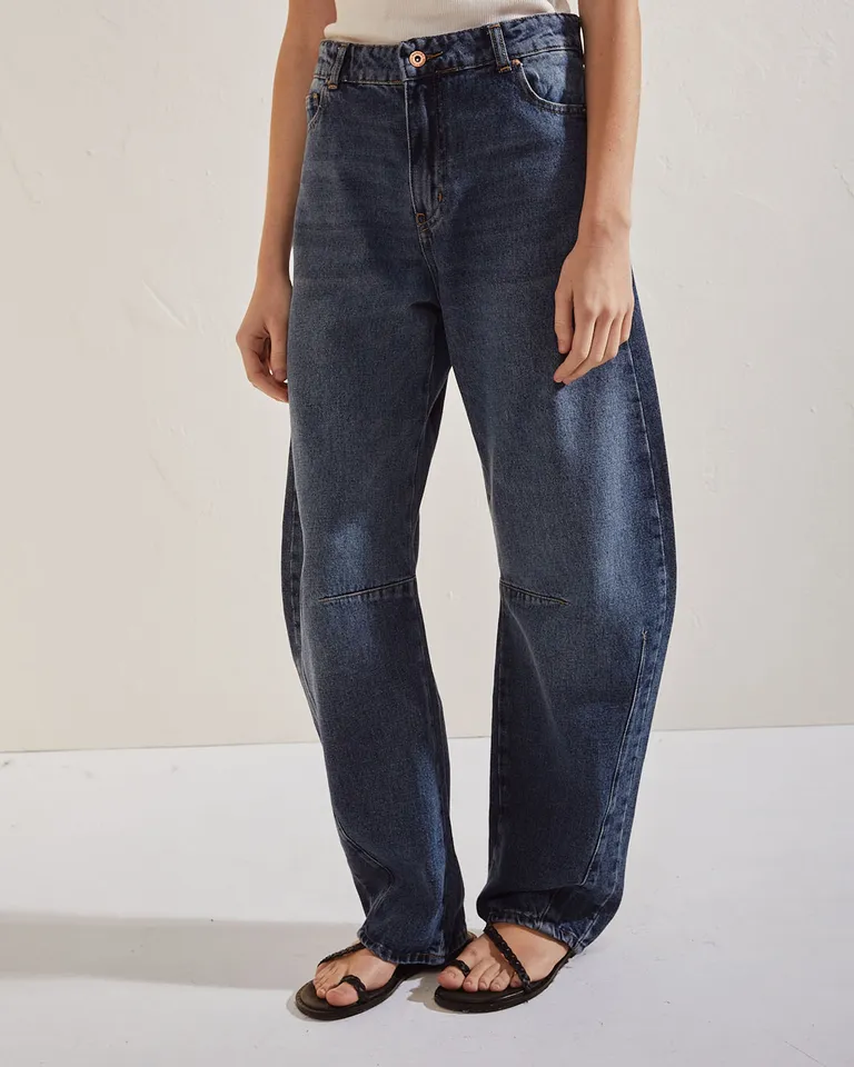 Pantalones de mezclilla de corte holgado con detalles de pinzas y recortes para un estilo relajado y moderno de Wanama en Pantalones para argentina