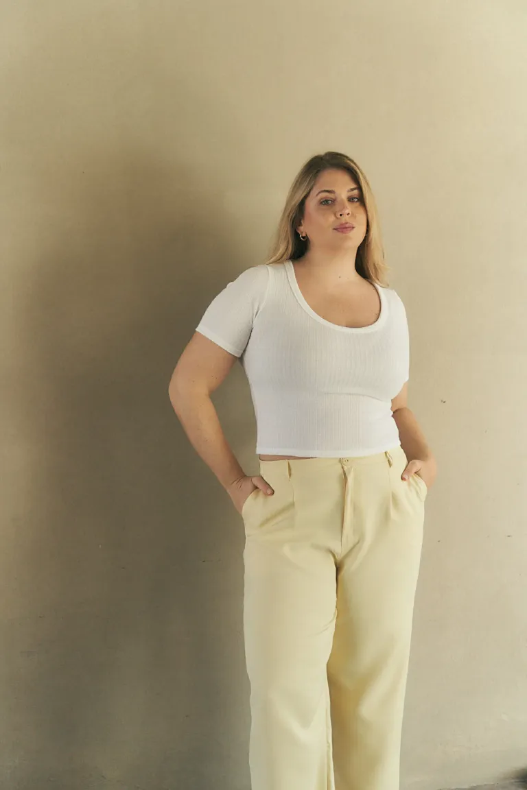 Remera blanca de corte relajado y escote redondo para mujer de Lemmon en Remeras para argentina