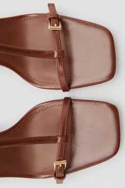 Sandalias tacón tiras hebillas de Mango en Sandalias para argentina