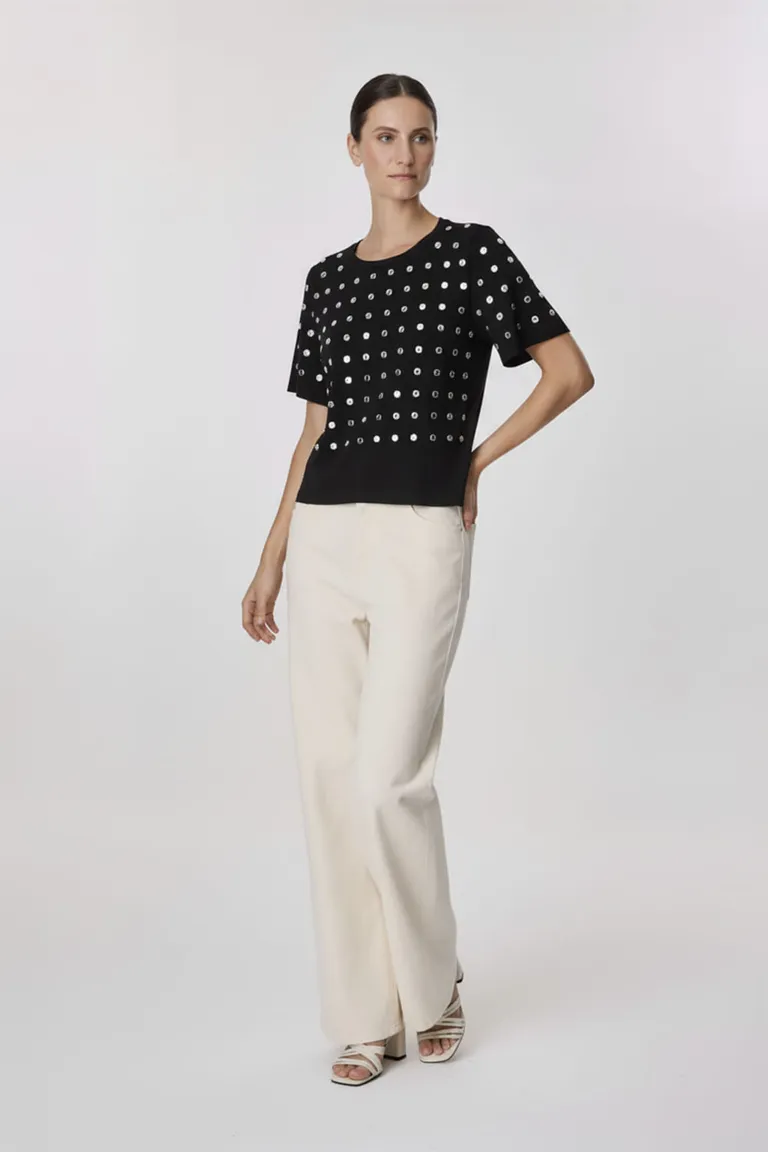 Remera negra de estilo urbano con detalles de tachas de Portsaid en Remeras para argentina