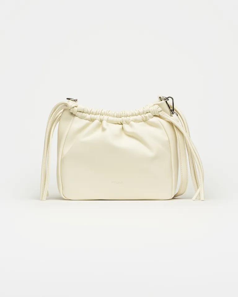 Bolso bandolera de cuero sintético en un diseño simple y moderno de Prüne en Bolsos y Carteras para argentina