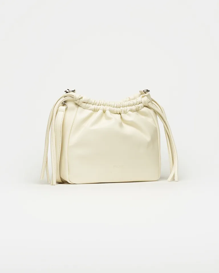 Bolso bandolera de cuero sintético en un diseño simple y moderno de Prüne en Bolsos y Carteras para argentina