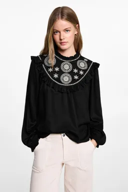 Blusa fluida bordada de Mango Teen en Blusas para argentina