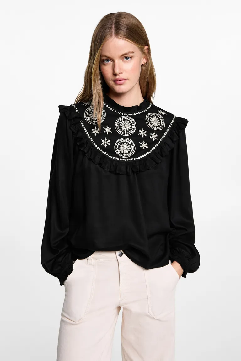 Blusa fluida bordada de Mango Teen en Blusas para argentina