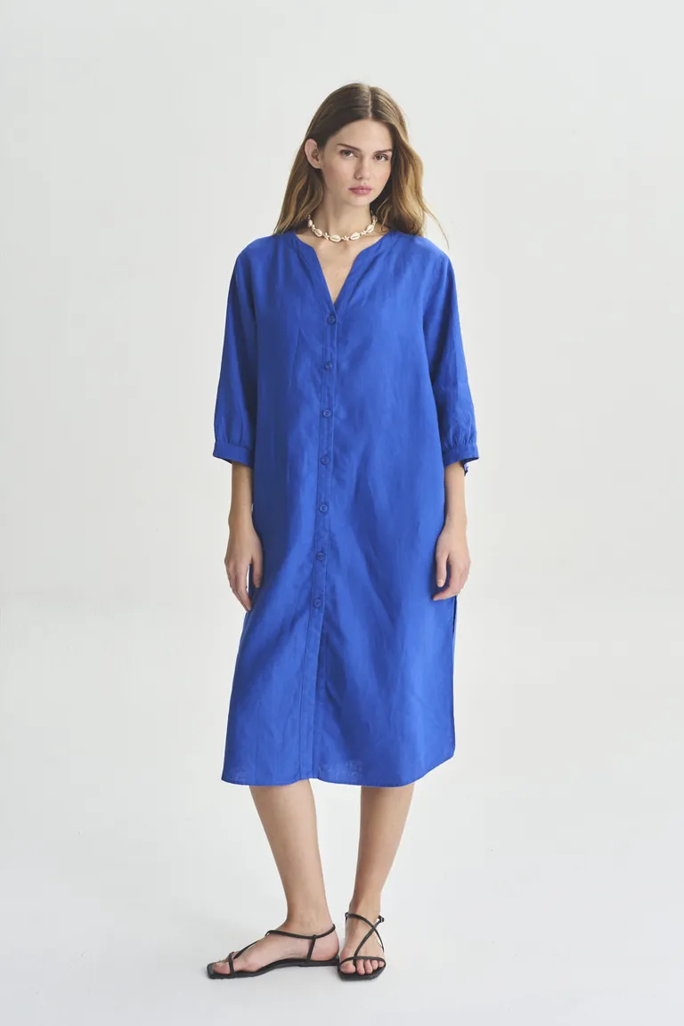 Vestido largo en color azul marino con corte relajado y manga larga de Akiabara en Vestidos para argentina