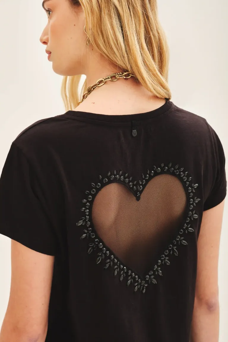 Remera básica de manga corta con recorte de corazón en la espalda y bordado de lentejuelas de Rapsodia en Remeras para argentina