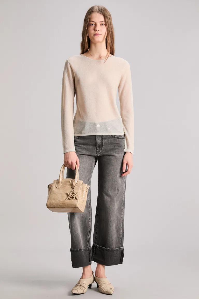 Suave y elegante sweater beige con un diseño punto de apertura delicado y detalles tubulares de Kosiuko en Buzos y Sweaters para argentina