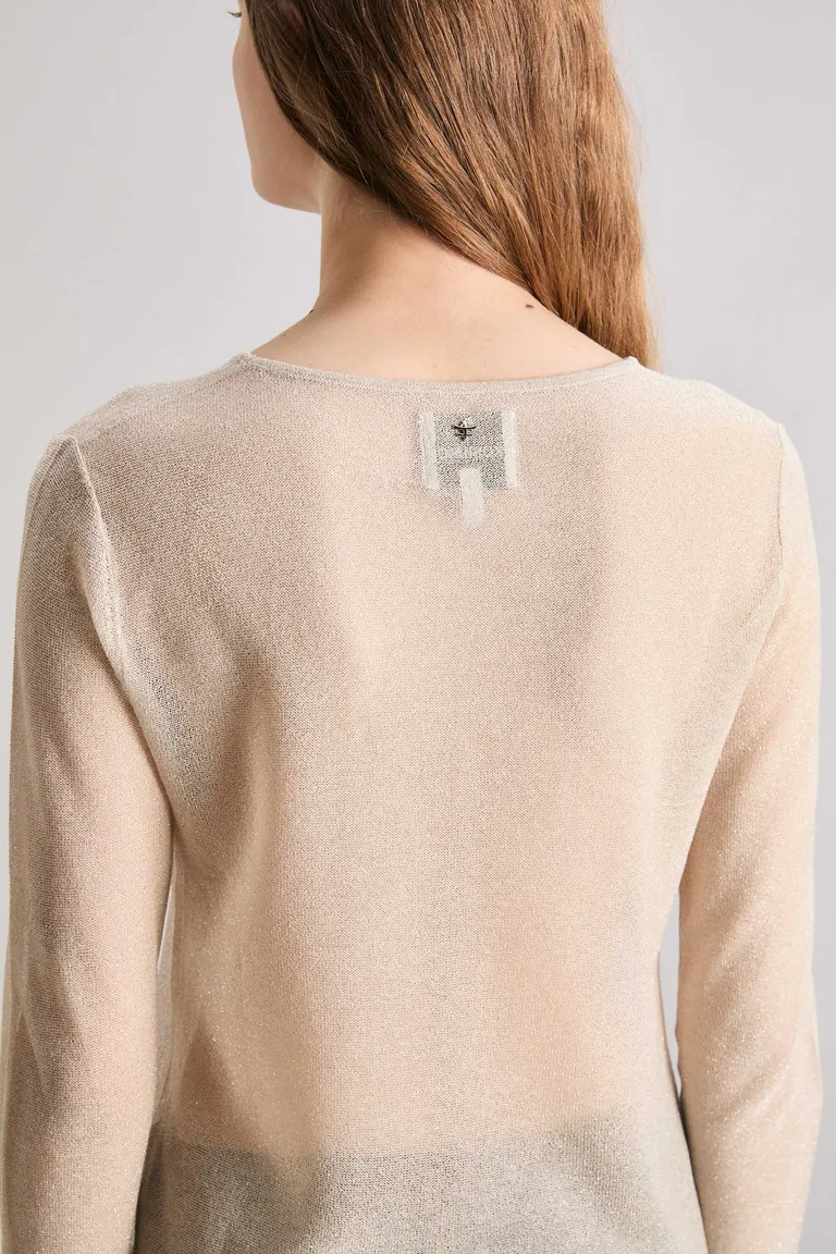Suave y elegante sweater beige con un diseño punto de apertura delicado y detalles tubulares de Kosiuko en Buzos y Sweaters para argentina