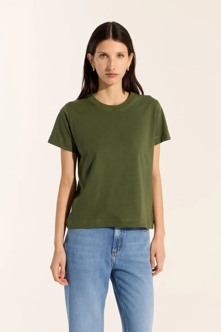 Remera básica de algodón peruano con detalle de logo bordado de Portsaid en Remeras para argentina