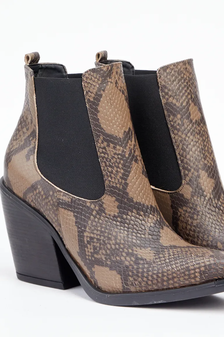 Botinetas de mujer estilo tejano con elásticos laterales y taco geométrico de Akiabara en Botas y Botinetas para argentina