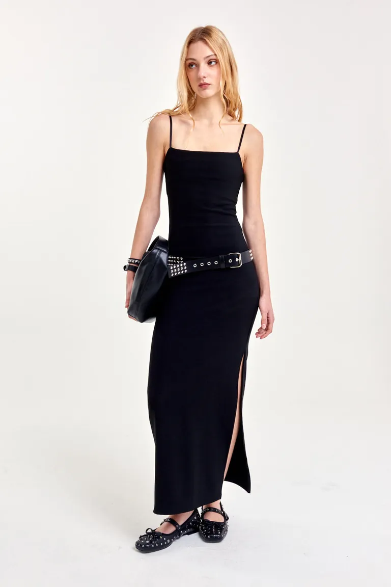 Vestido negro midi de ribb con abertura lateral y tirantes finos ajustables de 47 Street en Vestidos para argentina