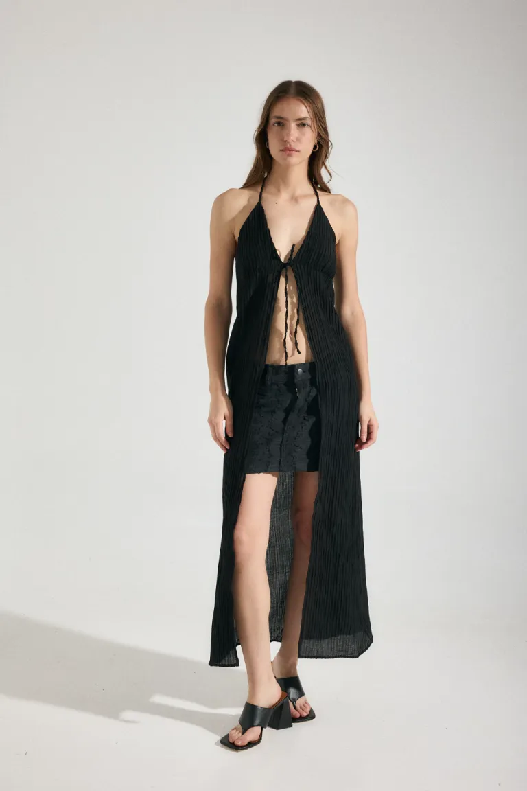 Vestido abierto en el centro, confeccionado en bambula plisada con lazos en el cuello y busto de Audaz en Vestidos para argentina