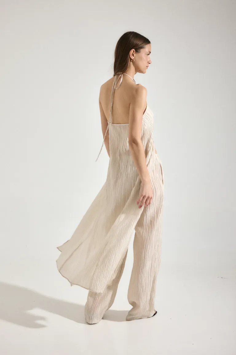 Vestido abierto en el centro, confeccionado en bambula plisada con lazos en el cuello y busto de Audaz en Vestidos para argentina