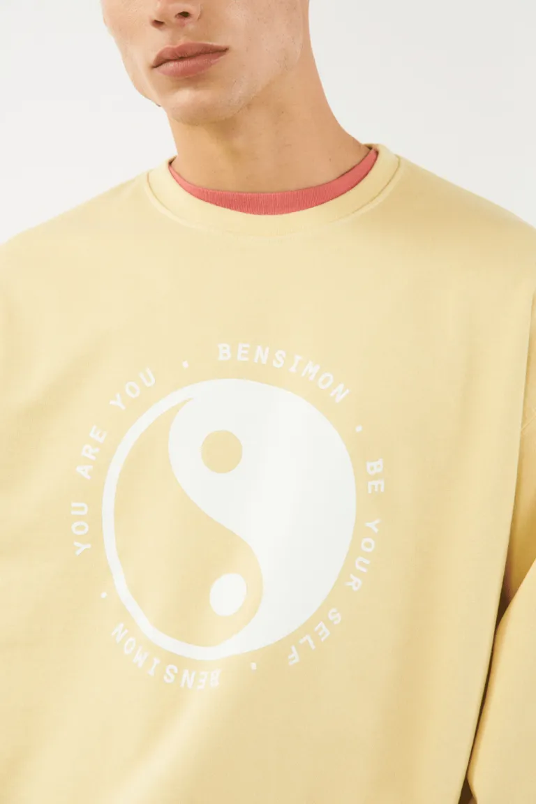 Buzo de cuello redondo con estampa en color amarillo de Bensimon en Buzos y Sweaters para argentina